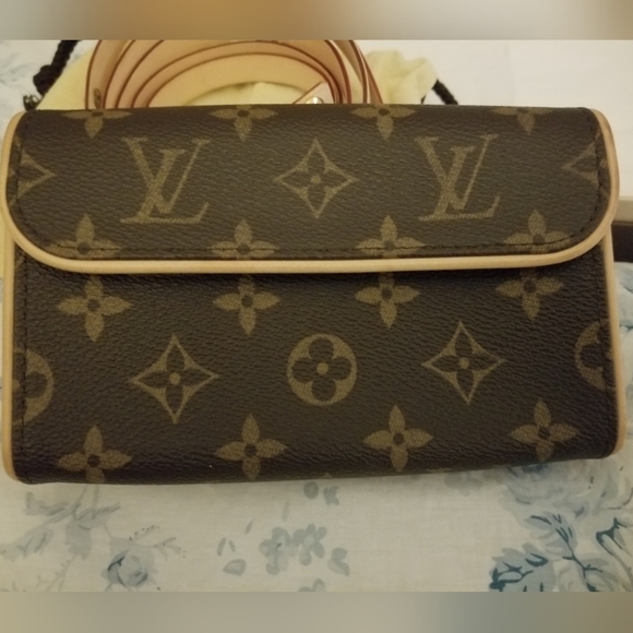 Louis Vuitton Pochette Florentine Belt Bag in Monogram - Picture 2 of 16